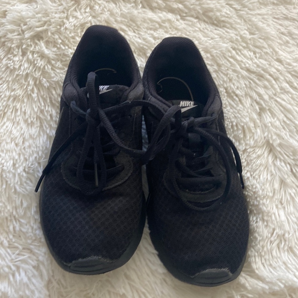 Nike all black size 6